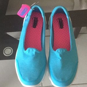 Sketchers “Go Walk 2” with go ga mat technology